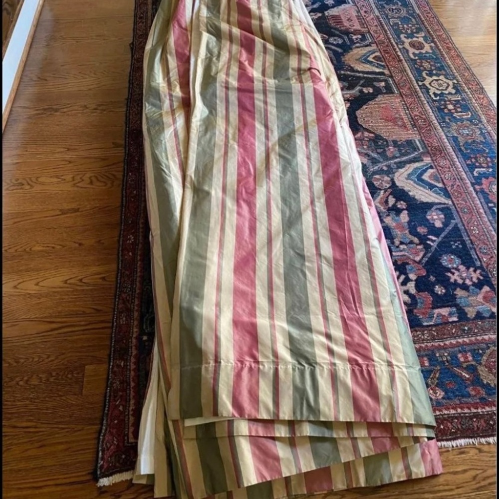 1 Silk drapes (A2)